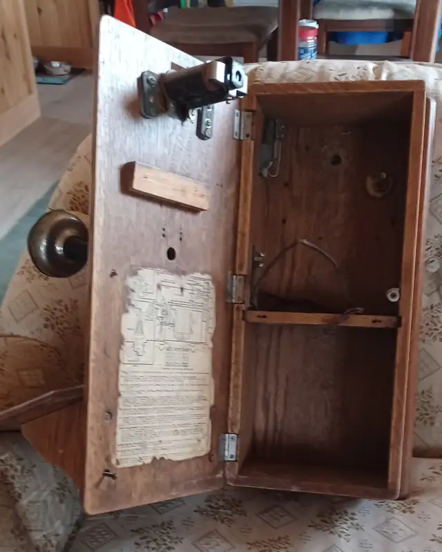 Antique Wall Phone - Photo 2