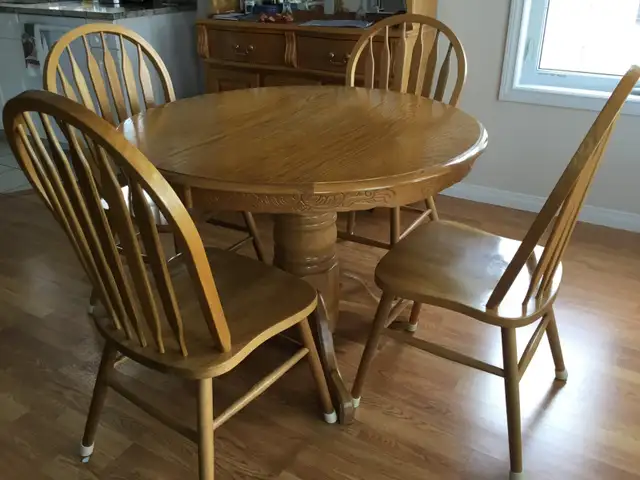 OAK TABLE AND CHAIRS FOR SALE