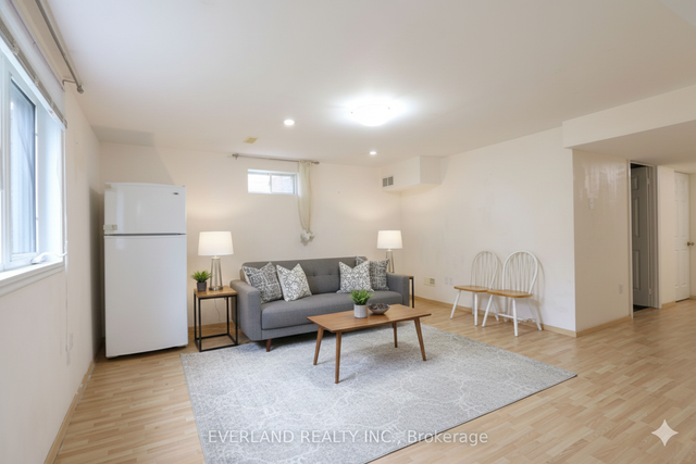 Walkout basement 2Bed 1Den for rent in York Region - Photo 4