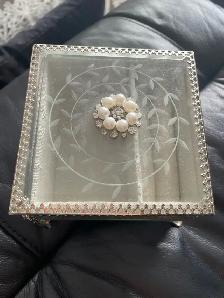 JEWELLERY BOX SMALL, HINGED WITH FEET (BEAUTIFUL PIECE).