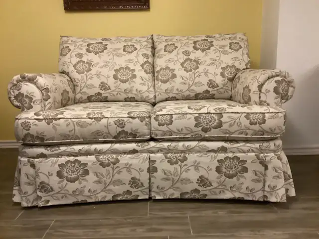 Sofa & Loveseat - Photo 2