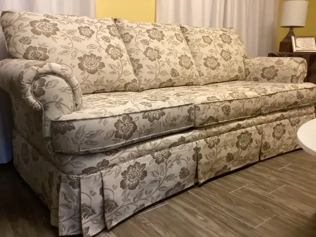 Sofa & Loveseat - Photo 3