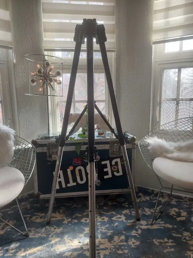 Manfrotto Professional Tripod for Sale - Photo 2