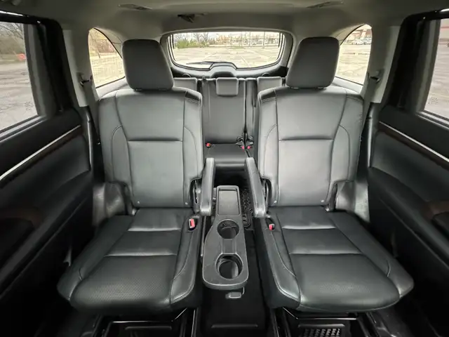 2015 Toyota Highlander Limited Hybrid Only 171,900 kms. LIKE NEW - Photo 9