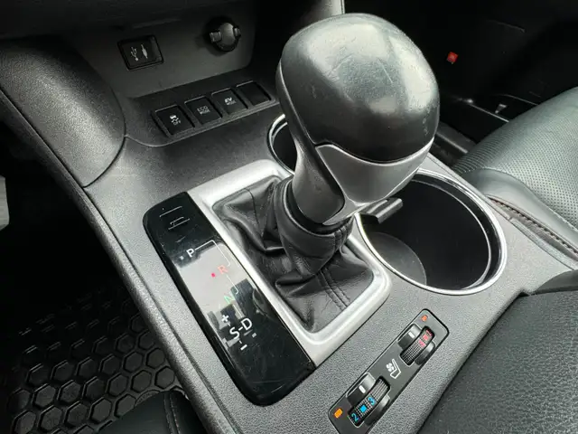 2015 Toyota Highlander Limited Hybrid Only 171,900 kms. LIKE NEW - Photo 17