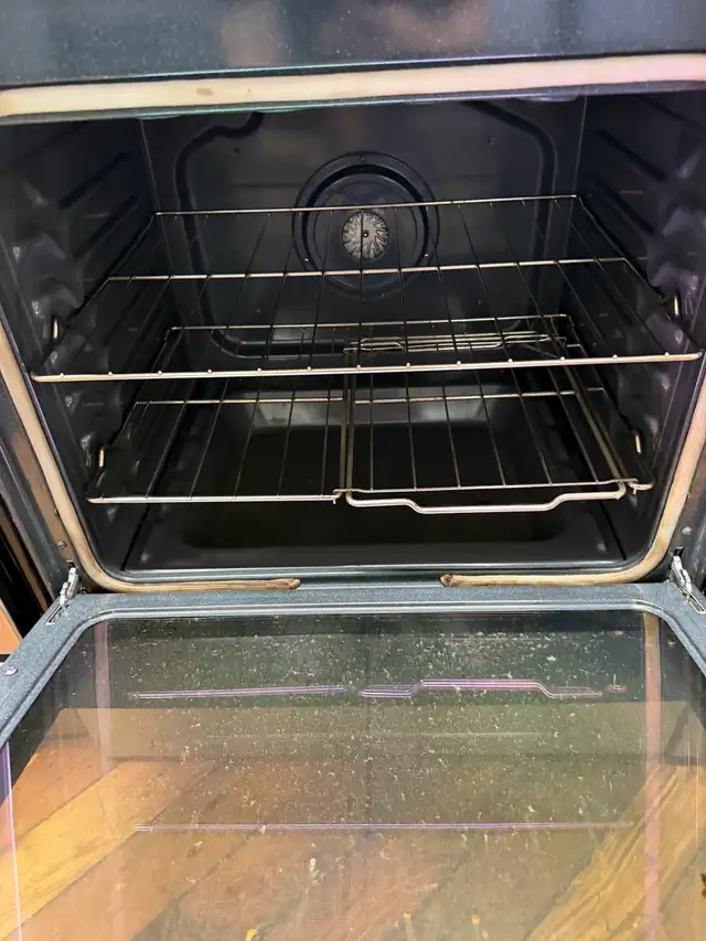 Whirlpool stainless steel glass top stove - Photo 3