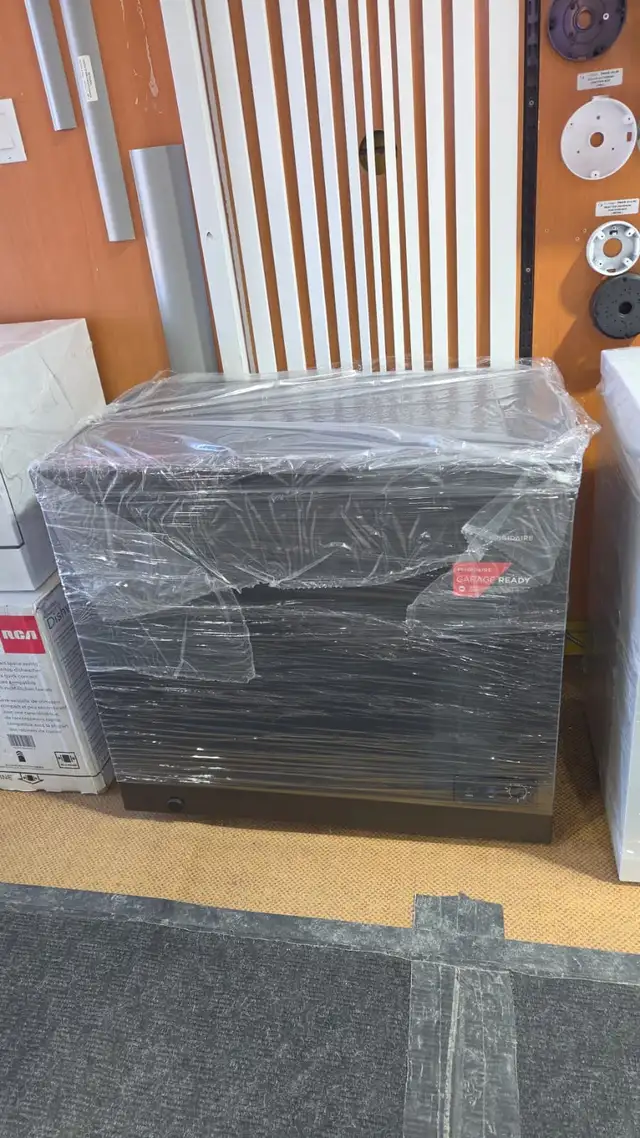 FRIGIDAIRE 7.0 CU. FT. CHEST FREEZER BLACK COLOR