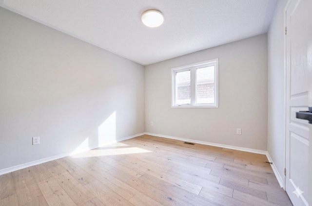 Detached House available for Lease - Photo 10