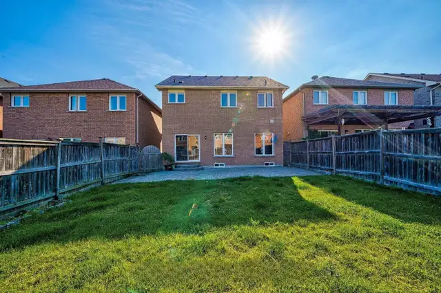 Detached House available for Lease - Photo 11