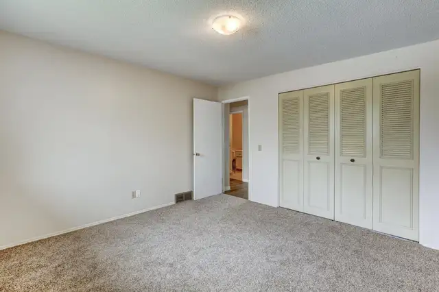 Huntington Main Floor Suite for Rent 2 Bedroom 1 Bath $1400 - Photo 4