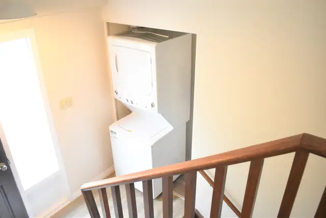 Huntington Main Floor Suite for Rent 2 Bedroom 1 Bath $1400 - Photo 10