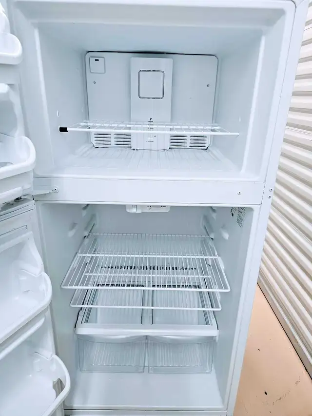 Frigidaire Refrigerator - Photo 3