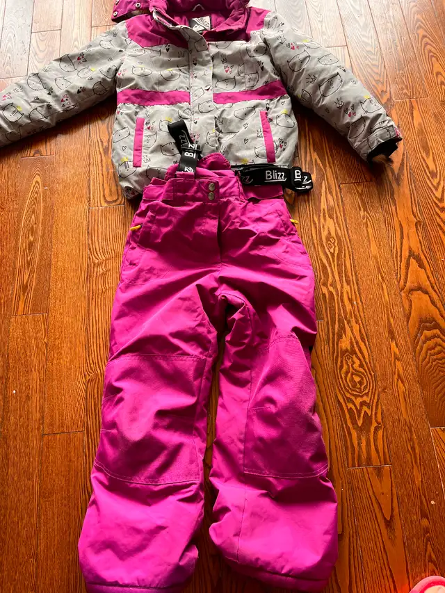 Habit de neige fille 8 ans en très bon état