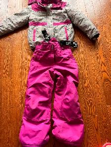 Habit de neige fille 8 ans en très bon état