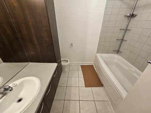 Renovated 5 1/2 NDG 1019 ft2 with indoor parking, avail Jul/Jun - Photo 2