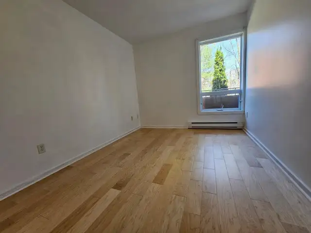 Renovated 5 1/2 NDG 1019 ft2 with indoor parking, avail Jul/Jun - Photo 5