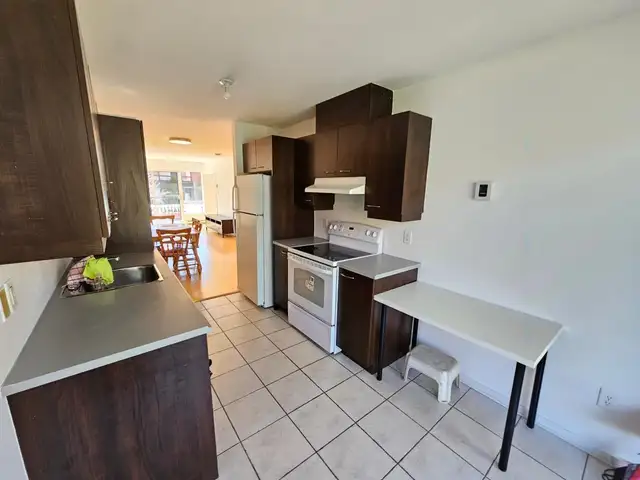 Renovated 5 1/2 NDG 1019 ft2 with indoor parking, avail Jul/Jun - Photo 7