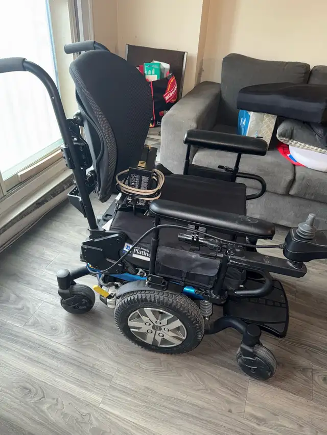 Electric Wheelchair - Photo 3