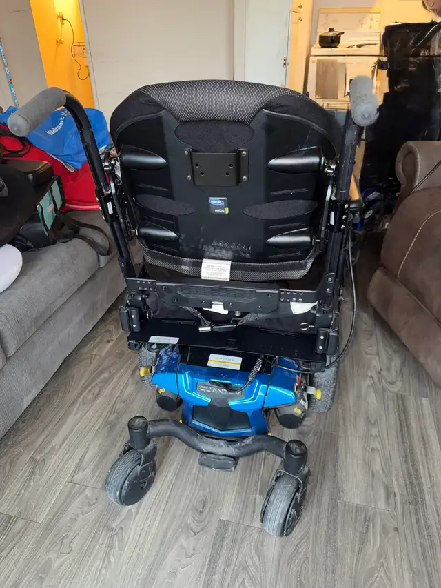 Electric Wheelchair - Photo 5