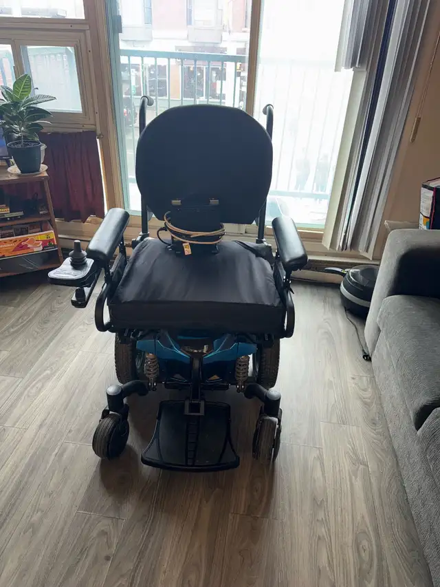 Electric Wheelchair - Photo 7