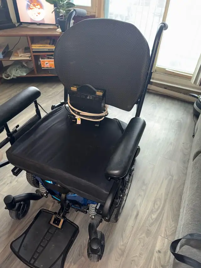 Electric Wheelchair - Photo 8