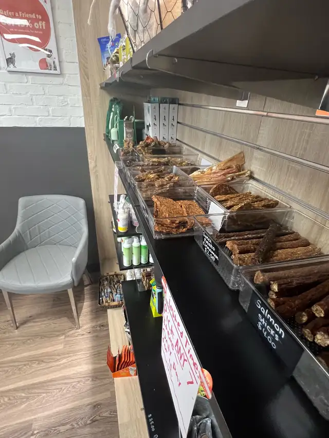 Retail store shelving/fixtures - Photo 3