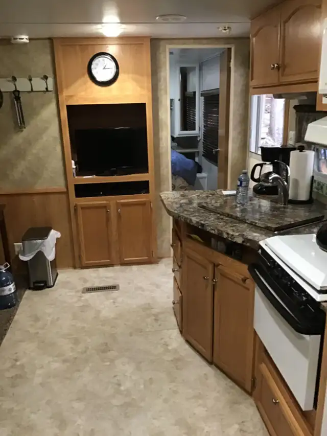 Travel trailer - Photo 4