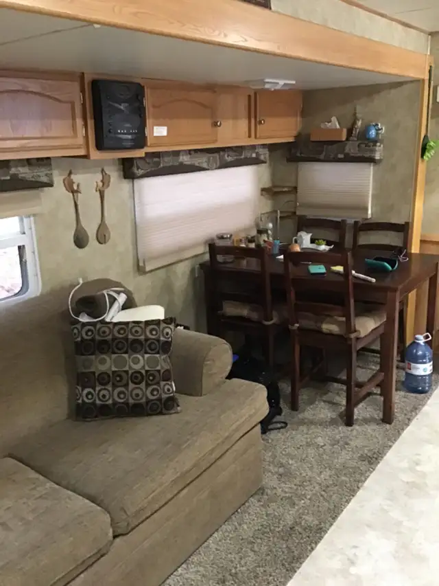 Travel trailer - Photo 10