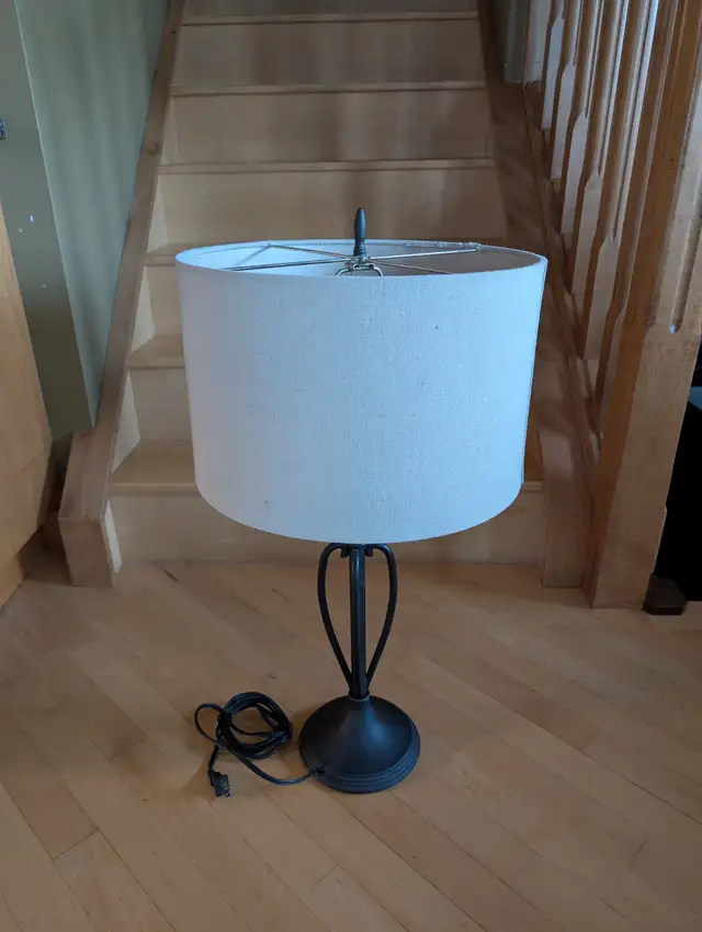 Very Elegant Show Home Solid Metal Table Lamp