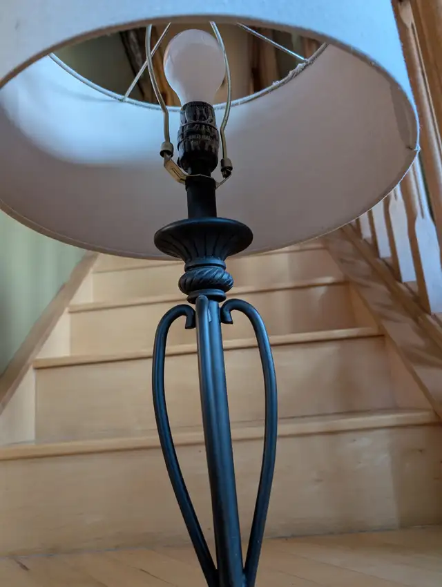 Very Elegant Show Home Solid Metal Table Lamp - Photo 6