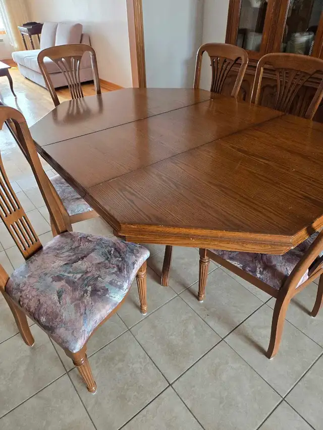 Dining Table With Hutch - Photo 5