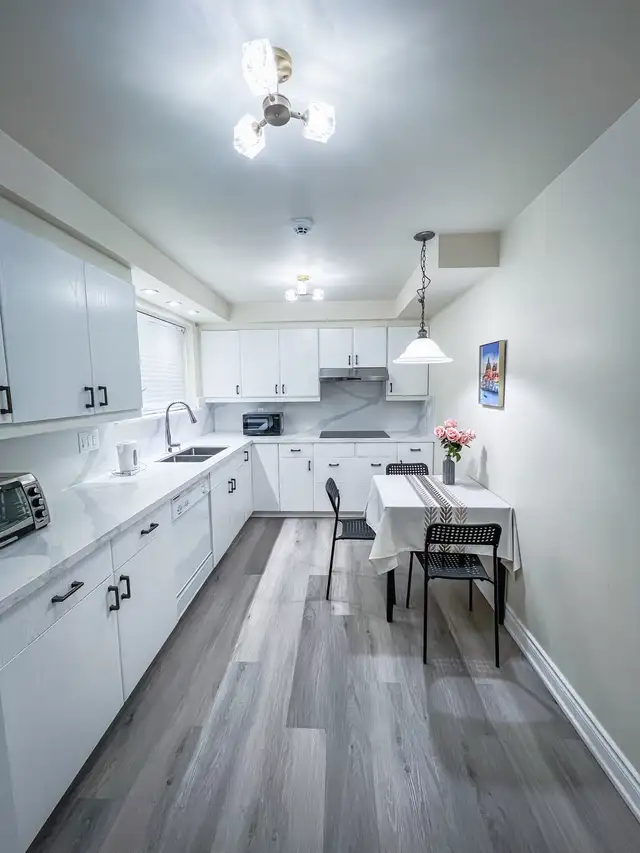 Spacious room for rent in Scarborough - Photo 4