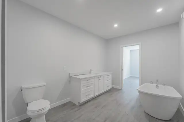 FOR RENT in WENDOVER - 2 BEDROOM - Photo 10