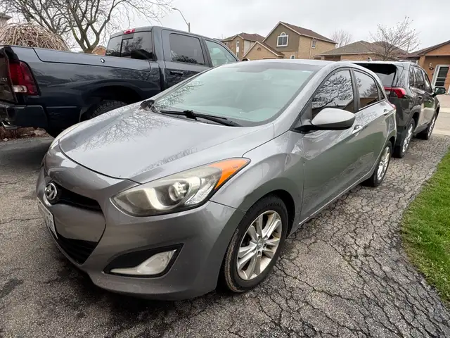 2013 Elantra GT - 6 speed MT - Photo 3