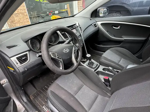 2013 Elantra GT - 6 speed MT - Photo 6