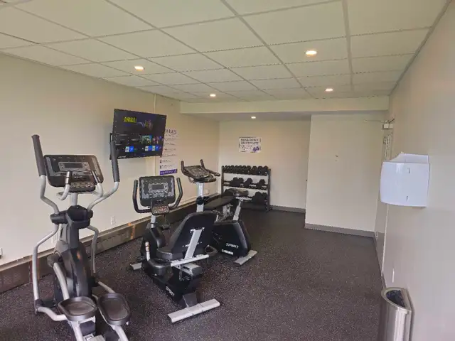 2 bedroom $1900 - Photo 2