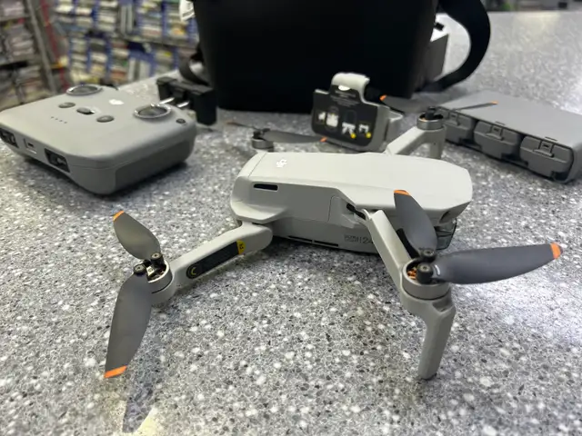 DJI Mini 2 With 3 Batteries Charger And Bag - Photo 2