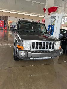 JEEP COMMANDER 2006 V8 Hemi 5.7 low mileage!!