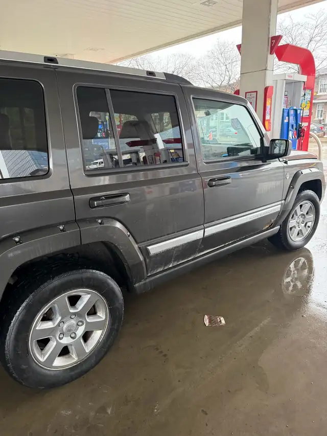 JEEP COMMANDER 2006 V8 Hemi 5.7 low mileage!! - Photo 5