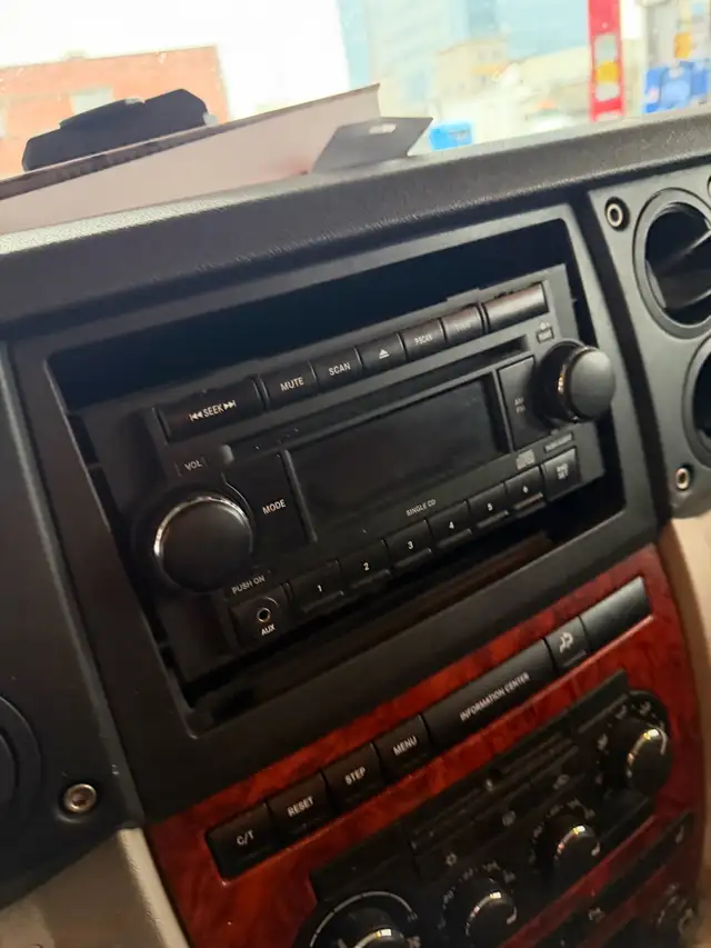 JEEP COMMANDER 2006 V8 Hemi 5.7 low mileage!! - Photo 8