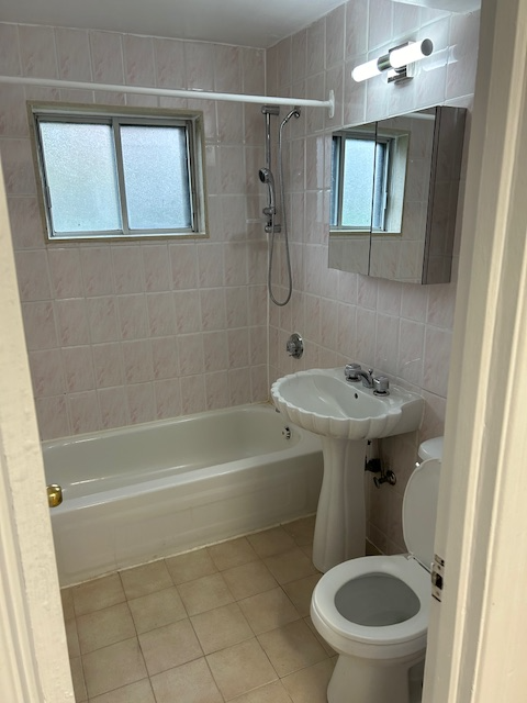 Ahuntsic-Chabanel-Grand 3 1⁄2 demi s/sol avec SALLE D’ENTREPOSAG - Photo 2