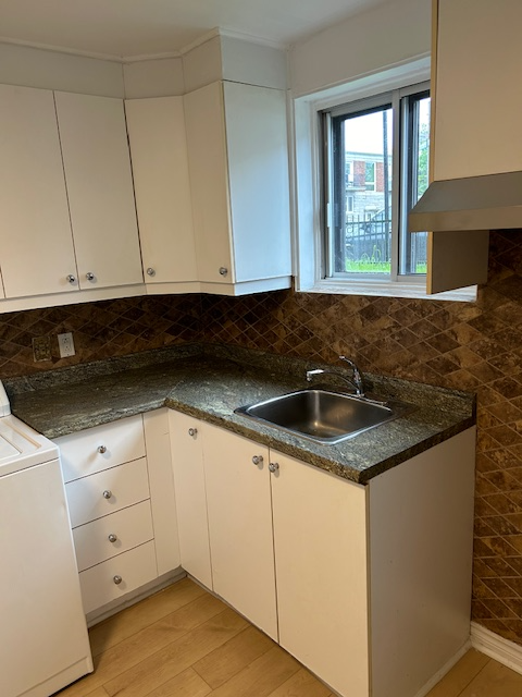 Ahuntsic-Chabanel-Grand 3 1⁄2 demi s/sol avec SALLE D’ENTREPOSAG - Photo 8