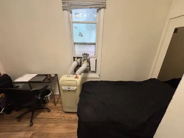 Furnished 3 bed student Apartment for rent near UofT and TMU - Photo 8