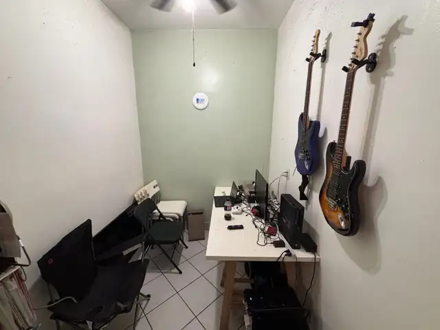 Furnished 3 bed student Apartment for rent near UofT and TMU - Photo 9