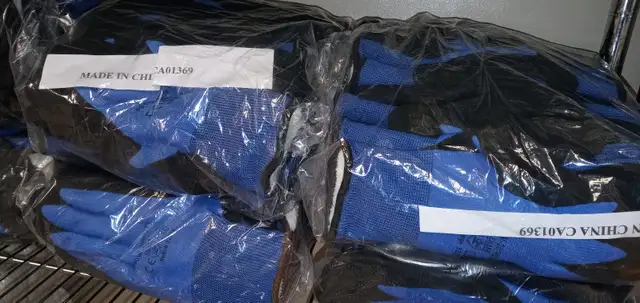 Black Nitrile Gloves - Photo 3