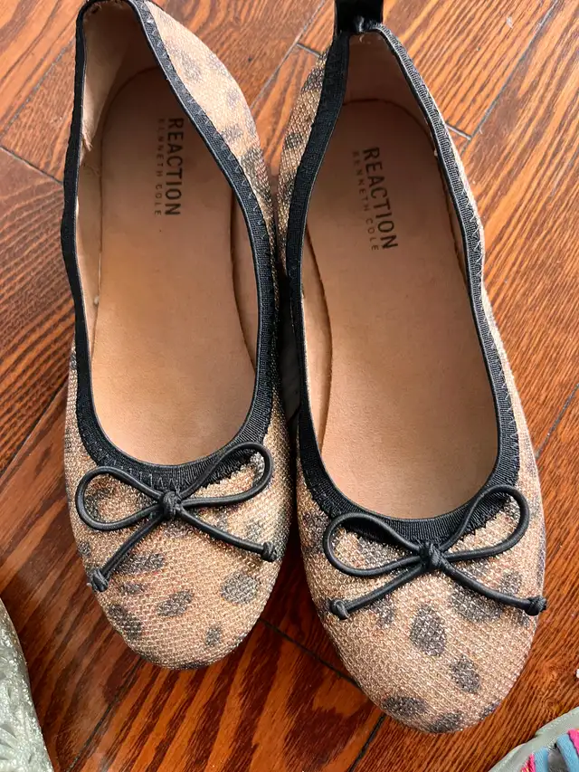 Belles chaussures pour fille presque neuves