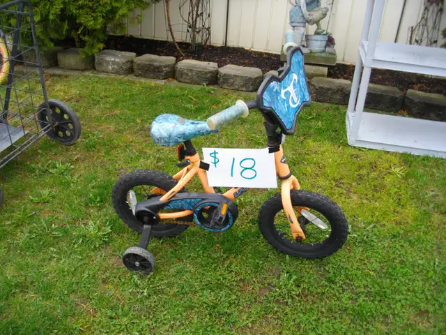 small kids bike with training wheels