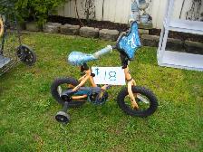 small kids bike with training wheels