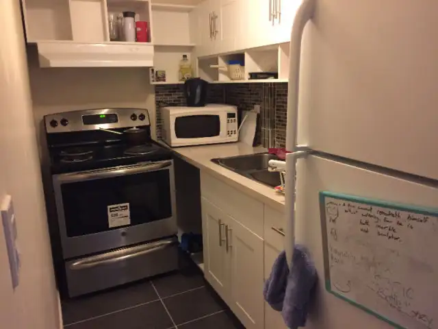 Available now c-train Mall university close downtown one room - Photo 5