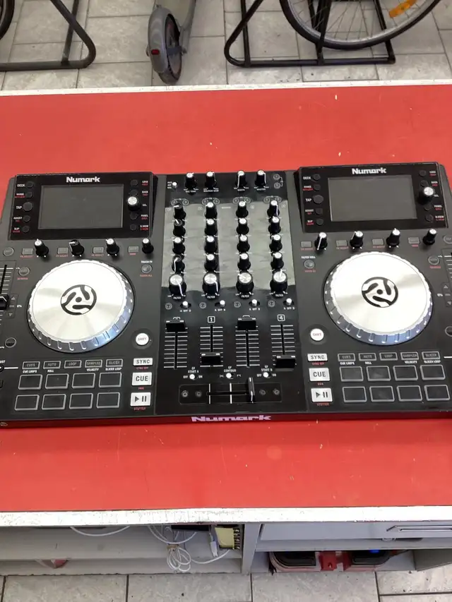 console de mixage Numark Serato